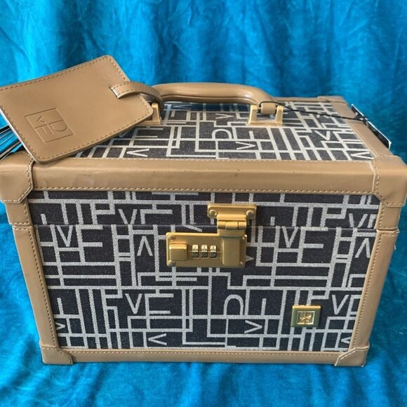 Diane Von Furstenberg Accessories - Diane Von Furstenberg Signature Logo Travel Train Makeup Case Lockable Brown